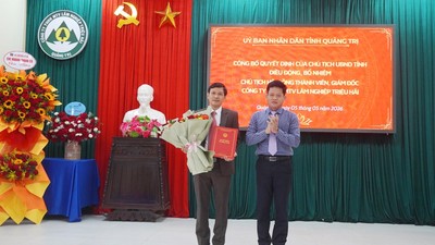 Phó Chủ tịch UBND tỉnh Quảng Trị Lê Văn Bảo trao quyết định điều động, bổ nhiệm ông Hoàng Ngọc Thành giữ chức vụ Chủ tịch Hội đồng thành viên, Giám đốc Công ty TNHH MTV Lâm nghiệp Triệu Hải.