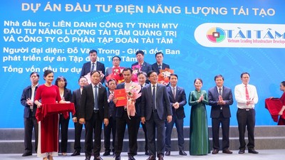 Đại diện Liên danh Công ty TNHH MTV Đầu tư Năng lượng Tài Tâm Quảng Trị và Công ty cổ phần Tập đoàn Tài Tâm nhận bản ghi nhớ dự án hợp tác đầu tư dự án năng lượng tái tạo có tổng vốn đầu tư 5.000 tỷ đồng từ UBND tỉnh Gia Lai vào cuối tháng 8/2025.