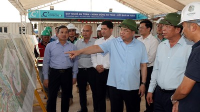 Kiểm tra dự án sân bay Gia Bình, tuyến đường Vành đai 4 - Vùng Thủ đô 