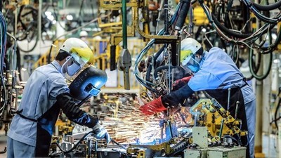 Tập trung phát triển công nghiệp hỗ trợ phục vụ các ngành điện tử thông minh, thiết bị năng lượng, đường sắt, ô tô, cơ khí và tự động hóa, công nghiệp công nghệ cao, dệt may, da giày gắn với kinh tế xanh.