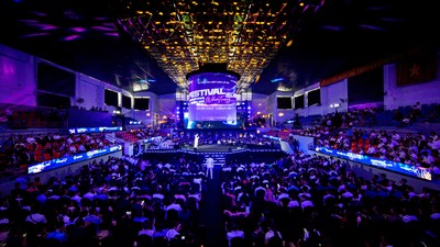 Hơn 1.000 khách hàng tham dự sự kiện ra mắt đảo lễ hội Festival Island tại Nhà thi đấu Khánh Hòa.