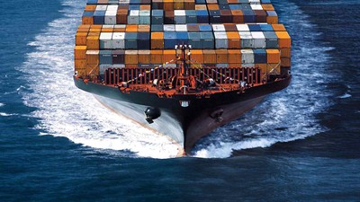 Giá cước vận tải biển tăng cao tại các tuyến đi Mỹ, EU... làm tăng khó khăn cho doanh nghiệp xuất khẩu. 