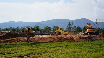 Thi công một khu tái định cư phục vụ di dời dân bị ảnh hưởng bởi Dự án Thành phần 1, Dự án Cao tốc Quy Nhơn - Pleiku. Ảnh: N.H.