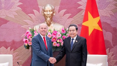 Chủ tịch Quốc hội Trần Thanh Mẫn tiếp Đại sứ Canada tại Việt Nam Jim Nickel.