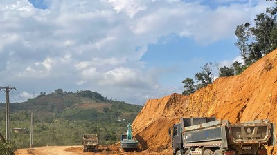 Công tác giải phóng mặt bằng ở khu vực phía Tây Quảng Ngãi gặp nhiều khó khăn làm ảnh hưởng đến tiến độ giải ngân vốn đầu tư công ở khu vực này.
