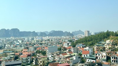 Với mục tiêu đô thị hóa trên 75% vào năm 2030, Quảng Ninh đang từng bước định hình mô hình đô thị đa cực, đa trung tâm, phát huy lợi thế biển, biên giới và di sản để tạo động lực tăng trưởng mới. Ảnh: Quỳnh Nga