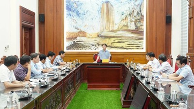 Bí thư Tỉnh ủy Quảng Trị Nguyễn Văn Phương phát biểu kết luận tại buổi làm việc. Ảnh: Quốc Việt