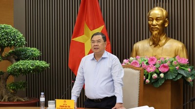 Phó Thủ tướng Thường trực giao các cơ quan liên quan khẩn trương hoàn thiện hồ sơ, báo cáo Chính phủ xem xét, quyết định việc giao UBND TP. Hà Nội làm cơ quan chủ quản đối với tuyến đường sắt từ ga Phú Xuyên đến ga Ngọc Hồi và tuyến đường sắt vành đai phía đông kết nối Hà Nội với Hưng Yên - Ảnh: VGP