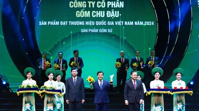 Thương hiệu quốc gia Gốm Chu Đậu vinh dự nhận Giấy khen của Cục An ninh Kinh tế - Bộ Công an