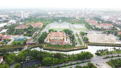 Chủ tịch UBND tỉnh Quảng Trị Lê Hồng Vinh yêu cầu đẩy mạnh giải ngân đầu tư công phải đi đôi với việc đảm bảo chất lượng các dự án.