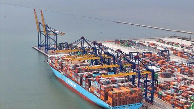 Siêu tàu MATZ MAERSK cập Cảng container Quốc tế Hateco Hải Phòng (Ảnh: PV)
