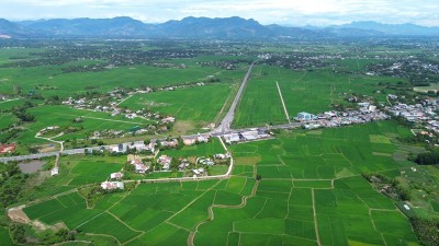Dự án đường nối từ quốc lộ 1 đến đường ven biển Dung Quất - Sa Huỳnh được kỳ vọng mở rộng không gian phát triển phía Đông tỉnh Quảng Ngãi.