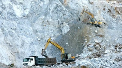 Khai thác đá tại một mỏ đá 
