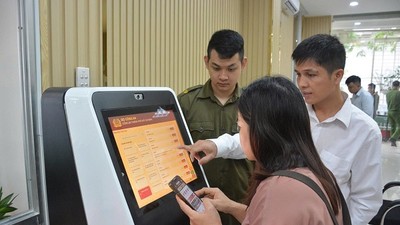 TP.HCM sẽ chuyển đổi số và cung cấp dịch vụ công trực tuyến toàn trình để giảm thời gian chờ đợi cho người dân và doanh nghiệp - Ảnh:V.D