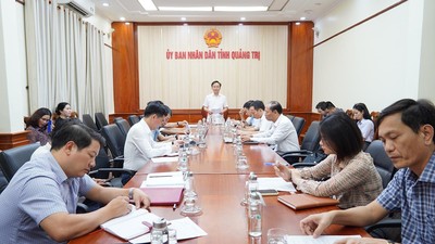 Phó Chủ tịch UBND tỉnh Quảng Trị Hoàng Xuân Tân chủ trì buổi làm việc. Ảnh: Hồng Mến