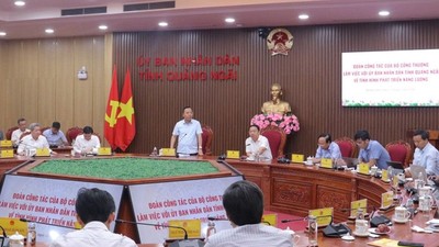Đoàn công tác của Bộ Công thương làm việc với UBND tỉnh Quảng Ngãi về tình hình phát triển năng lượng trên địa bàn tỉnh. 