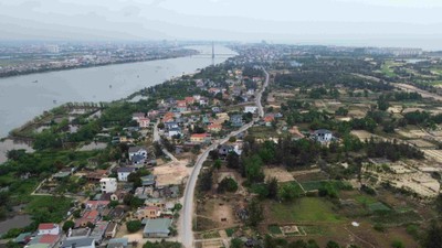 Dự án đường và kè nối từ cầu Nhật Lệ 2 đến khu neo đậu tàu thuyền tránh trú bão gặp nhiều vướng mắc về GPMB. 