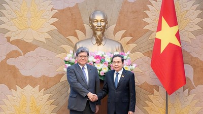 Chủ tịch Quốc hội Trần Thanh Mẫn tiếp Quyền Tổng thư ký Đảng Dân chủ Tự do Nhật Bản. Ảnh: QH.