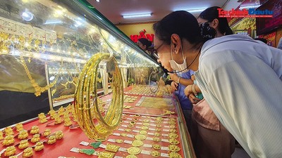 Giá vàng giảm, khiến nhà đầu tư không mặn mà với việc nắm giữ kim loại quý này. Ảnh: Lê Toàn
