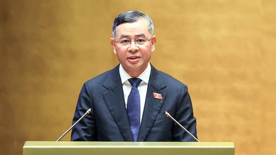 Bộ trưởng Bộ Tài chính Ngô Văn Tuấn trình bày báo cáo giải trình tại Quốc hội - Ảnh Đức Thanh.