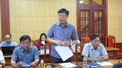 Ông Đặng Đông Hà, Phó giám đốc Sở Văn hóa Thể thao và Du lịch tỉnh Quảng Trị báo cáo các nội dung liên quan. Ảnh: Tiến Nhất