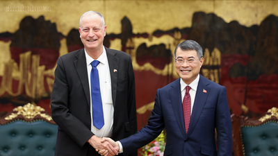Thủ tướng Chính phủ Lê Minh Hưng tiếp Đại sứ Israel tại Việt Nam Yaron Mayer - Ảnh: Chinhphu.vn/Nhật Bắc