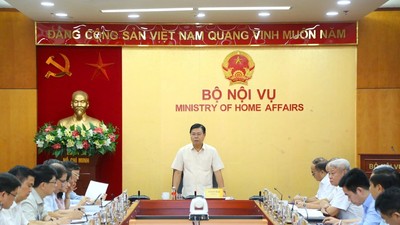 Bộ trưởng Bộ Nội vụ Nguyễn Tiến Hải chủ trì hội nghị. Ảnh: Tống Giáp