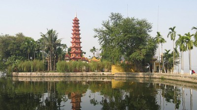 Hồ Tây sở hữu nhiều di tích nổi tiếng nhưng chưa phát huy hết tiềm năng du lịch. Nguồn: Wikipedia