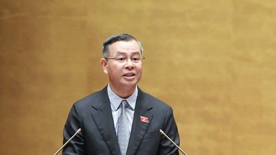 Bộ trưởng Bộ Tài chính Ngô Văn Tuấn trình bày tờ trình - Ảnh Đức Thanh. 