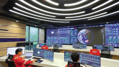 Nhiều nhà đầu tư đang đề xuất những dự án trung tâm dữ liệu quy mô lớn ở Việt Nam. Trong ảnh: Trung tâm dữ liệu của Singapore tại TP.HCM. Ảnh: Lê Toàn