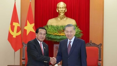 Tổng Bí thư, Chủ tịch nước Tô Lâm tiếp đồng chí Vanhxay Phongsavanh, Ủy viên Bộ Chính trị, Bí thư Trung ương Đảng, Chủ nhiệm Ban Kiểm tra Trung ương, Tổng Thanh tra Nhà nước, Trưởng Ban Phòng chống tham nhũng Trung ương Lào. (Ảnh: Thống Nhất/TTXVN)