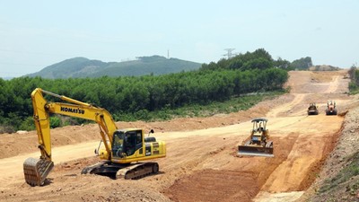 Thi công xây dựng đường cao tốc. Ảnh: Bộ Xây dựng.