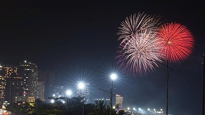 [Ảnh] TP.HCM rực sáng pháo hoa tại nhiều điểm mừng 81 năm Quốc khánh 
