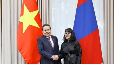 Chủ tịch Quốc hội Trần Thanh Mẫn và bà J. Bayarmaa, Chủ tịch Nhóm Nghị sỹ Hữu nghị Mông Cổ-Việt Nam. (Ảnh: Doãn Tấn/TTXVN)
