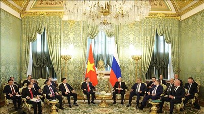 Tổng Bí thư, Chủ tịch nước Tô Lâm gặp hẹp Tổng thống Nga V.V. Putin. Ảnh: Thống Nhất/TTXVN.