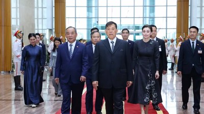 Nhà vua Thái Lan Maha Vajiralongkorn Phra Vajiraklaochaoyuhua và Hoàng hậu đến Hà Nội, bắt đầu thăm cấp Nhà nước tới Việt Nam. (Ảnh: Văn Điệp/TTXVN)