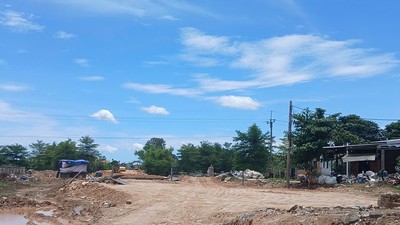 Dự án cầu Văn Ly và đường dẫn đang được TP. Đà Nẵng đẩy nhanh tiến độ hoàn thành. Ảnh Hoàng Anh