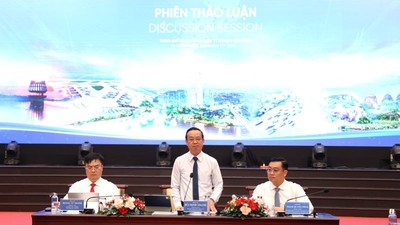 Lãnh đạo các địa phương vùng Đông Nam Bộ và ĐBSCL cùng thảo luận hợp tác phát triển - Ảnh: L.A