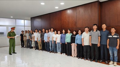 37 bị can trong đường dây mua bán hóa đơn (ảnh: Công an TP.HCM)