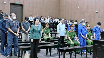Cựu Bộ trưởng Nguyễn Thị Kim Tiến xin xét xử vắng mặt do đang điều trị bệnh 