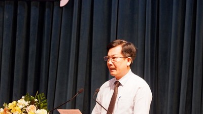 Ông Cao Thanh Thương, Giám đốc Sở Nông nghiệp và Môi trường tỉnh Gia Lai trình bày tờ trình liên quan đến danh mục dự án thu hồi đất.
