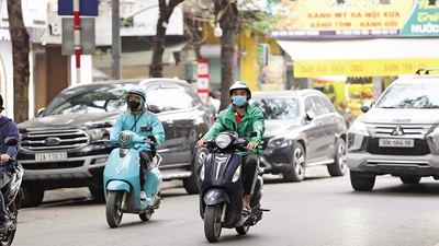 Sự phát triển nhanh của kinh tế nền tảng đặt ra yêu cầu hoàn thiện khung pháp lý đối với tài xế công nghệ. Ảnh: Đức Thanh