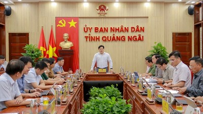 Lãnh đạo UBND tỉnh Quảng Ngãi trao đổi về tiến độ, tình hình tháo gỡ khó khăn, vướng mắc cho các dự án tồn đọng, kéo dài trên địa bàn tỉnh vào chiều 6/10.