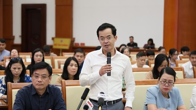 Ông Trương Bá Tuấn tại cuộc họp báo thường kỳ quý III của Bộ Tài chính. Ảnh: Mạnh Tuấn.