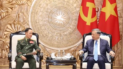 Tổng Bí thư, Chủ tịch nước Tô Lâm tiếp Đại tướng Khamlieng Outhakaysone, Ủy viên Bộ Chính trị, Phó Thủ tướng, Bộ trưởng Quốc phòng Lào. (Ảnh: Thống Nhất/TTXVN)