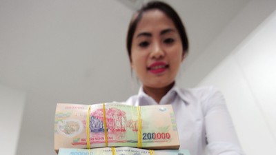 Chênh lệch giữa tăng trưởng tín dụng và huy động vốn vẫn đặt ra yêu cầu cân đối thanh khoản và cơ cấu nguồn vốn với ngành ngân hàng
