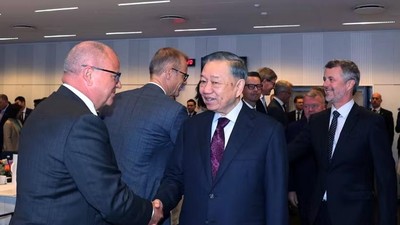 Tổng Bí thư, Chủ tịch nước Tô Lâm và Nhà Vua Đan Mạch Frederik X dự cuộc gặp gỡ lãnh đạo một số doanh nghiệp tiêu biểu của Đan Mạch. (Ảnh: Thống Nhất/TTXVN)