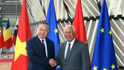 Chủ tịch Hội đồng Châu Âu Antonio Costa chủ trì lễ đón Tổng Bí thư, Chủ tịch nước Tô Lâm. (Ảnh: Thống Nhất/TTXVN)