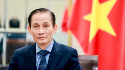 Ủy viên Bộ Chính trị, Bộ trưởng Ngoại giao Lê Hoài Trung.