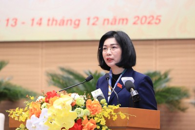 Chủ tịch HĐND TP. Hà Nội Phùng Thị Hồng Hà phát biểu bế mạc kỳ họp thứ 29.